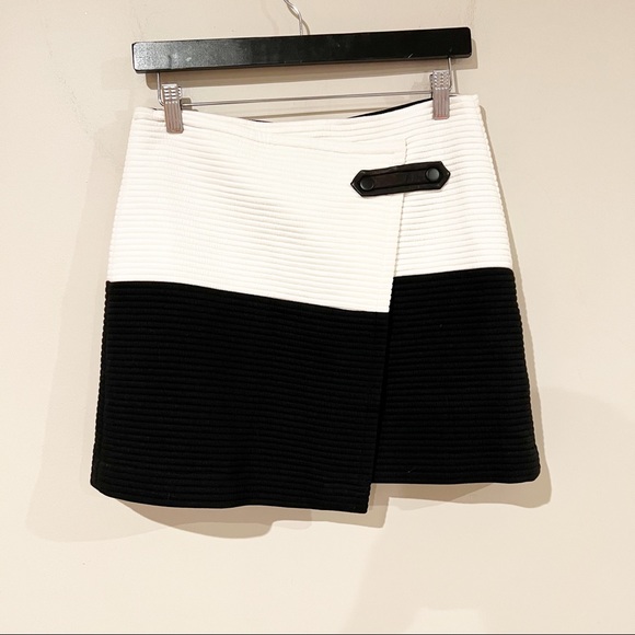 Alice + Olivia Lennon Quilted Lamb Leather Trim Crossover Asymmetrical Skirt 6 - Picture 3 of 13